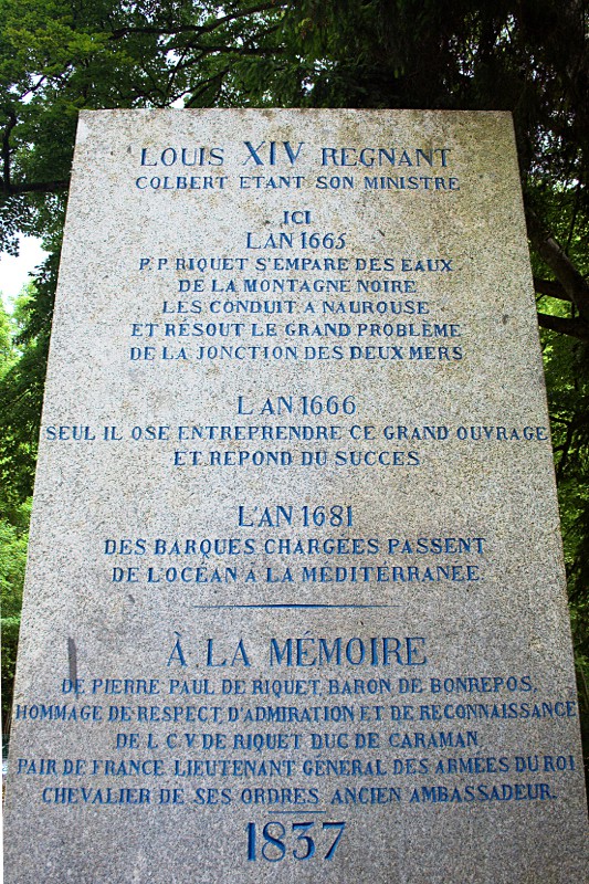 Stèle à la mémoire de Pierre Paul Riquet à la Prise d'Alzeau
