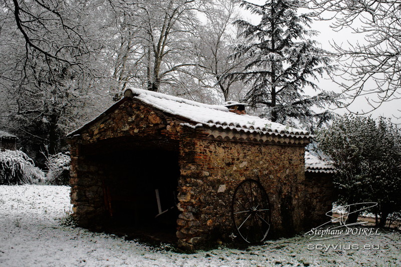 Four à pain sous la neige