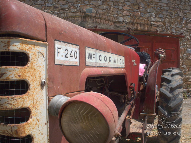 Tracteur McCormick F240