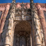 Parvis de la cathédrale Sainte-Cécile à Albi