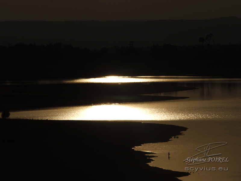 Crépuscule sur le lac de Saint-Ferréol