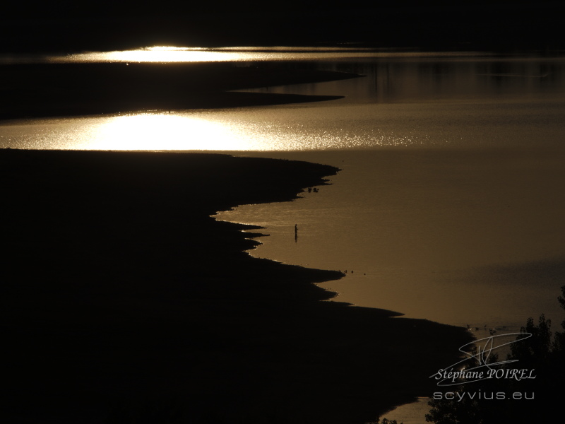 Pêcheur au lac de Saint-Ferréol